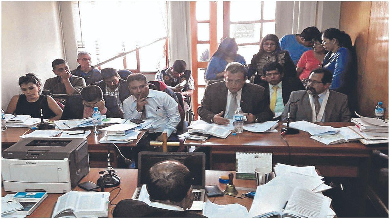 Envían a la cárcel a cuatro policías por recibir coimas cuando resguardaban penal  