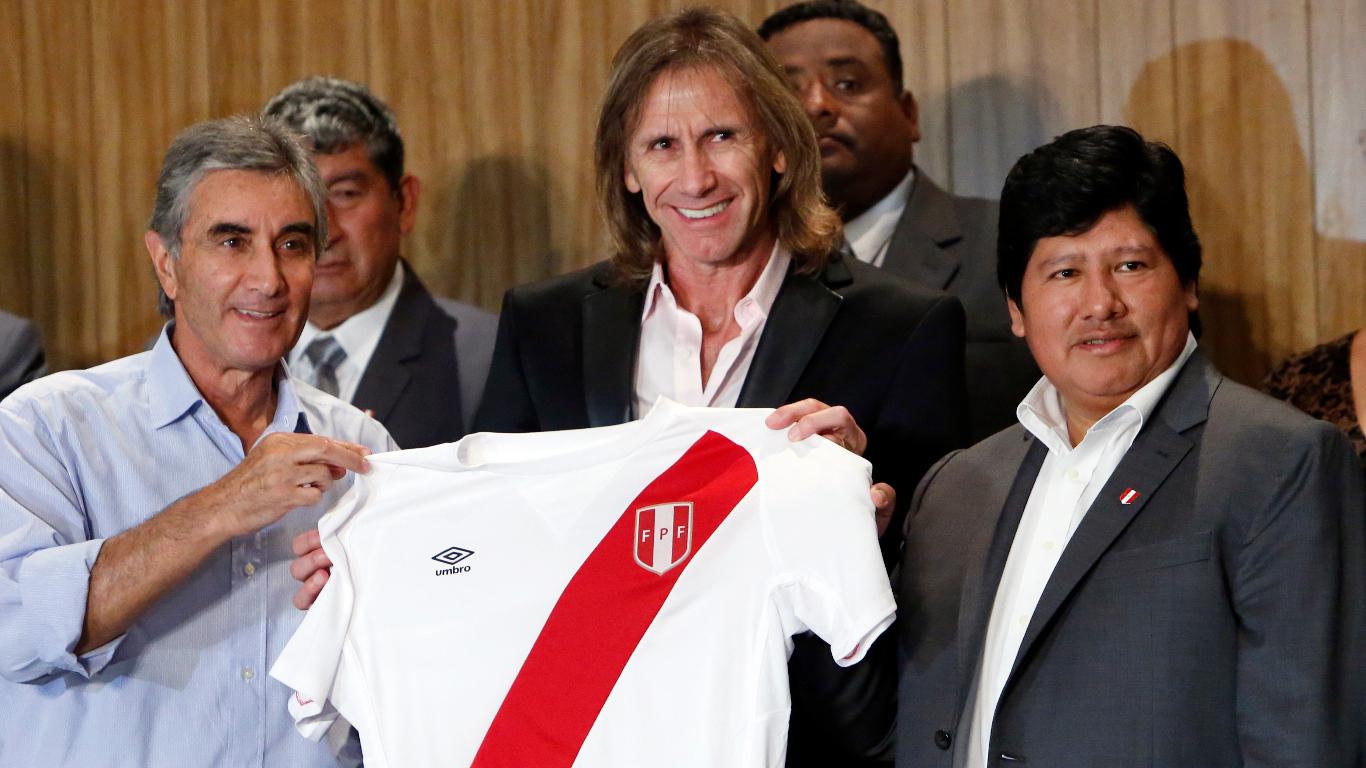 Comando técnico de la selección peruana pide se le realice prueba de descarte de coronavidus a Edwin Oviedo. (Foto: AFP)