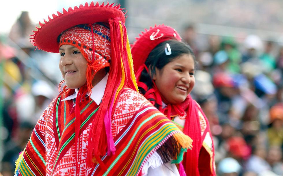 Vive las Fiestas del Cusco con las mejores imágenes del desfile escolar (FOTOS)