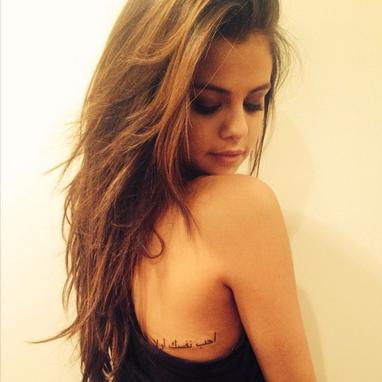 Selena Gómez se hace tatuaje con mensaje a Justin Bieber: "Amate a ti mismo"