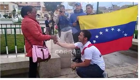 Venezolanos entregan rosas a peruanas para resarcir críticas de compatriota (VIDEO)
