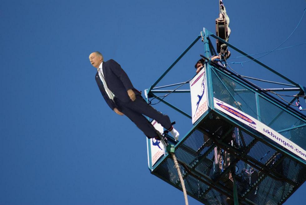 Brasil 2014: Cibernautas crean divertidos memes por blooper de Sabella que casi cae al piso (Fotos)