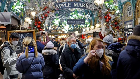 Varios países europeos reforzaron las medidas sanitarias al acercarse las fiestas de fin de año o están a punto de hacerlo. (Foto: Tolga Akmen / AFP)