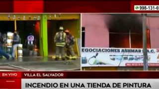 Incendio consume tienda de pinturas en Av. Velasco Alvarado en Villa el Salvador