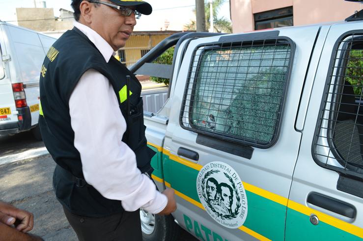 Balean camioneta de Serenazgo de Pueblo Libre para darse a la fuga