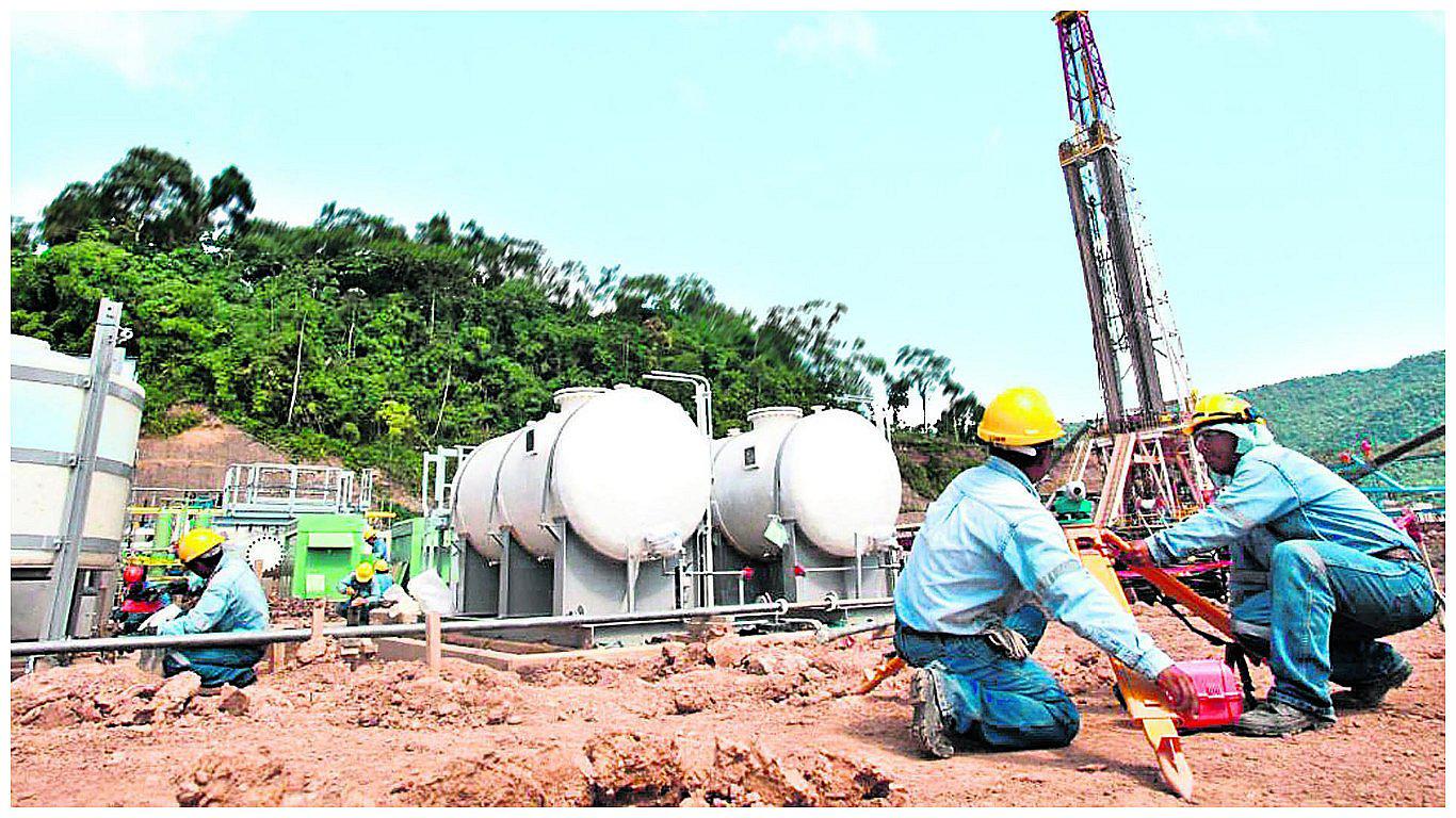 La producción petrolera permanece a la baja