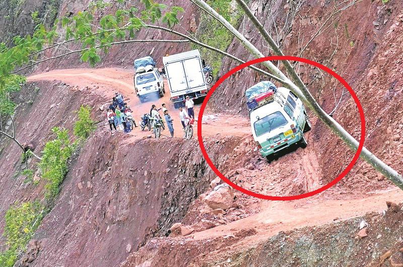 El riesgo persiste en el tramo Oxapampa - Pozuzo 