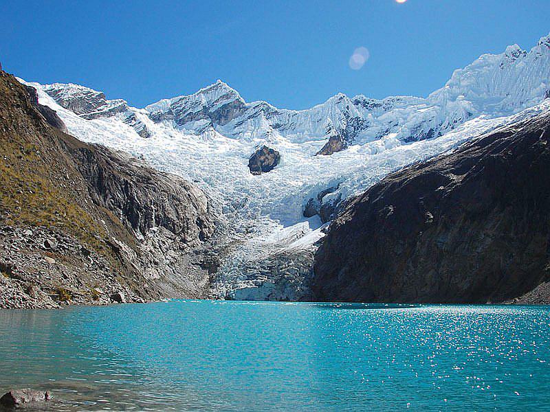 Promperú promociona la espectacular Laguna 69 de Áncash en Feria de Madrid