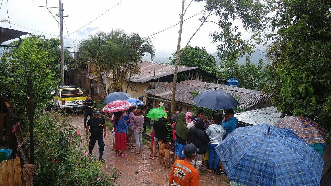 Policía mata a balazos a su pareja mientras dormía  