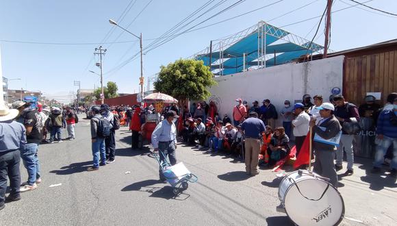 Obreros de Construcción Civil piden el reinicio de las obras como la vía de 4 carriles en Yura| Foto: Yorch Humaní