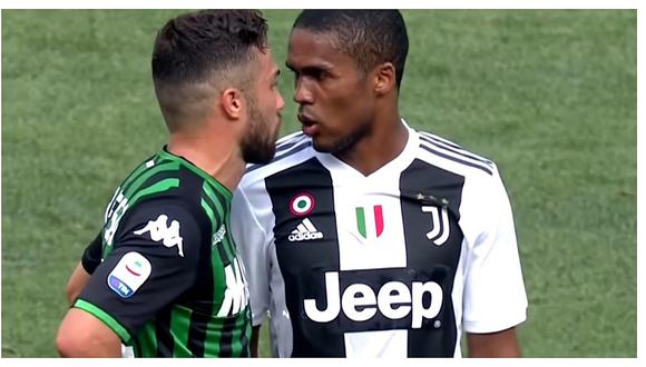 ​Jugador de la Juventus fue captado escupiendo a rival en la cara (VIDEO)