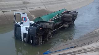 Municipalidad de Piura investigará caída de cisterna al canal Biaggio Arbulú