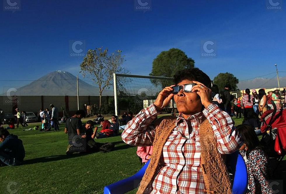 La experiencia de observar el eclipse solar (FOTOS)