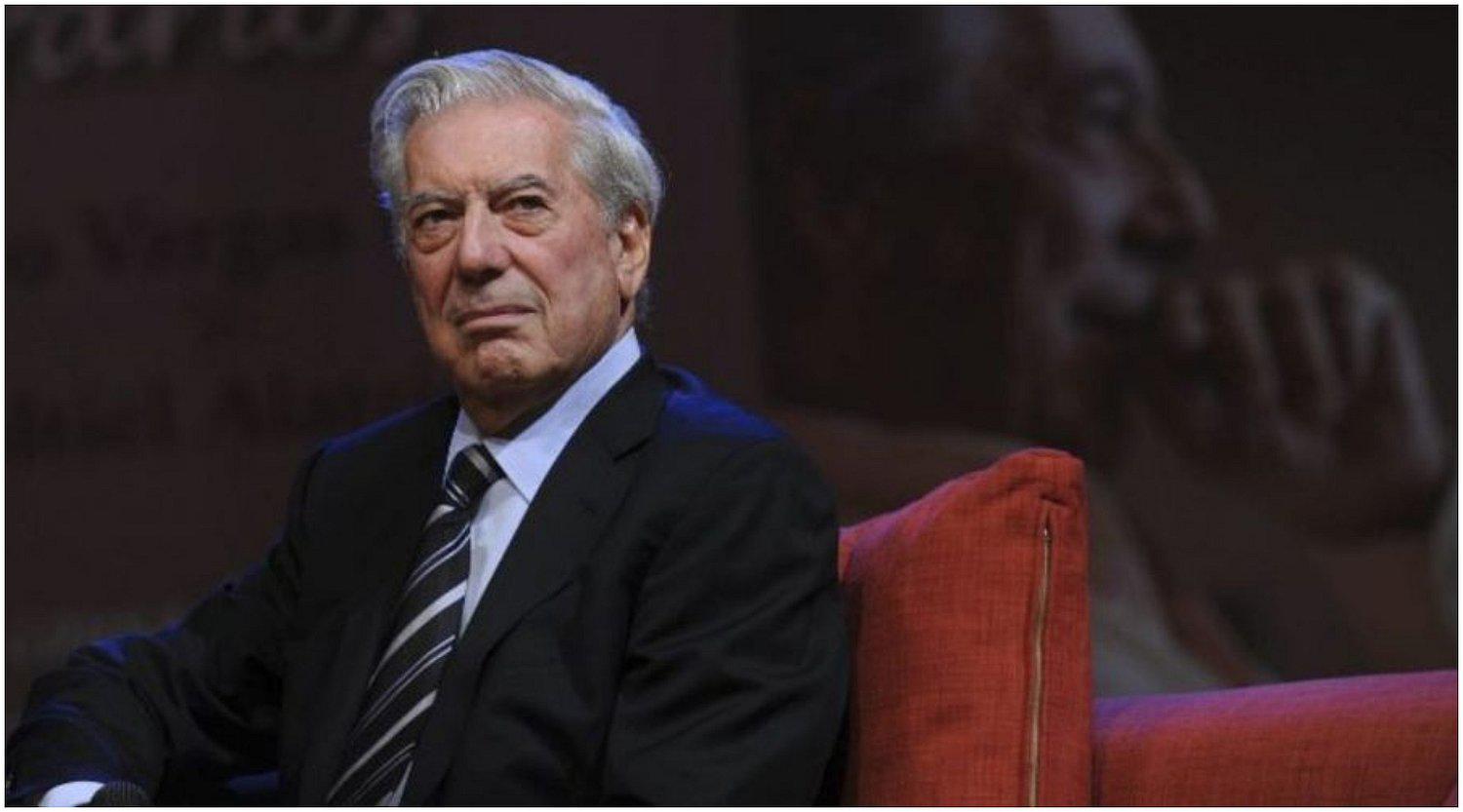 Mario Vargas Llosa dona más de 2,800 libros a biblioteca de Arequipa
