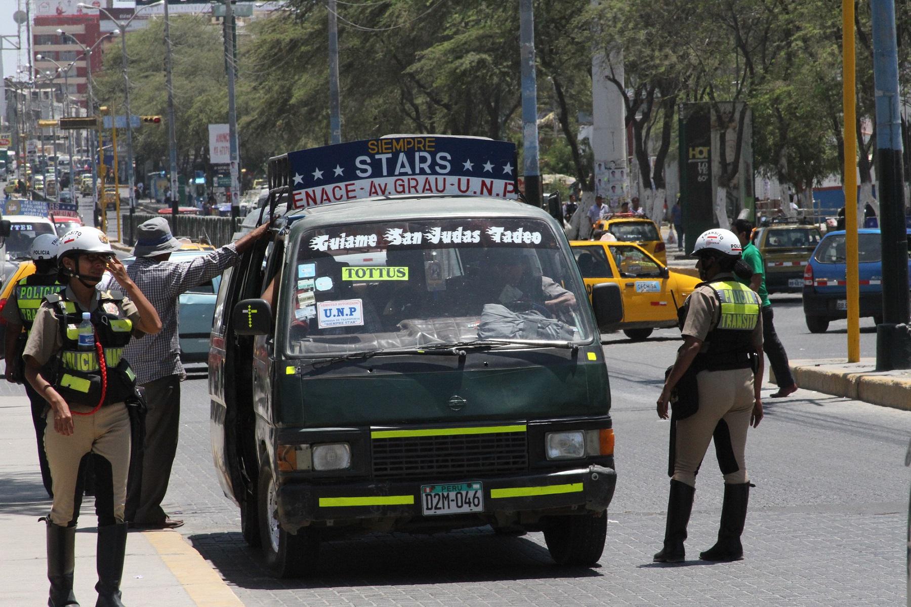 Piura: Guerra declarada contra las combis 