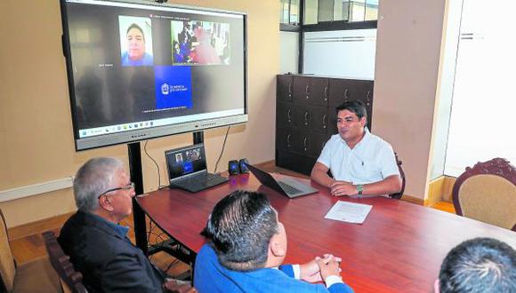 Burgomaestre de Trujillo se reunió de manera virtual con parlamentarios Héctor Acuña y Juan Burgos.
