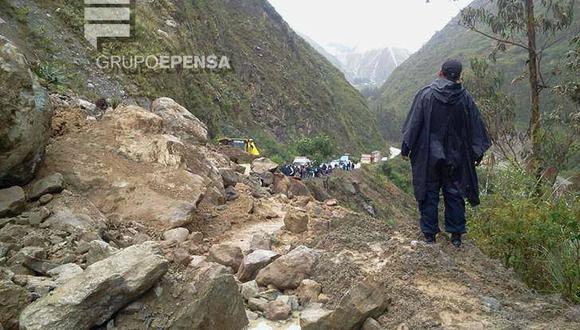 Deslizamiento en Izcuchaca interrumpe pase de vehículos hacia Huancayo