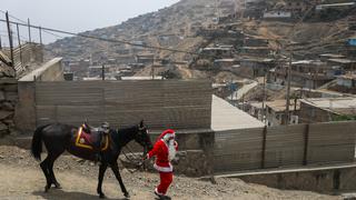 Policías disfrazados de Reyes Magos realizaron chocolatada para niños de San Juan de Lurigancho