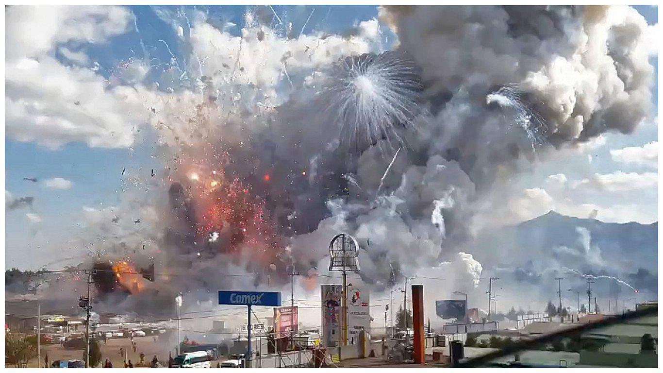 México: A 35 sube el número de víctimas mortales por explosión en mercado de pirotecnia  (VIDEO)