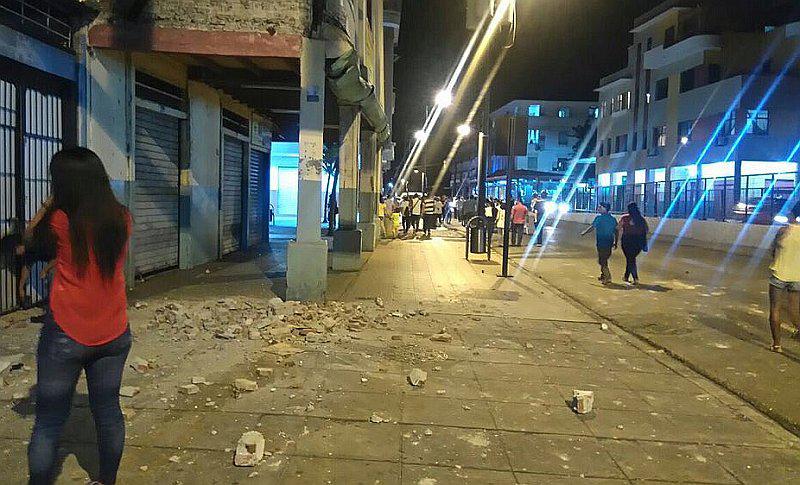Ecuador: ​Terremoto de 7.8 sacude zona costera