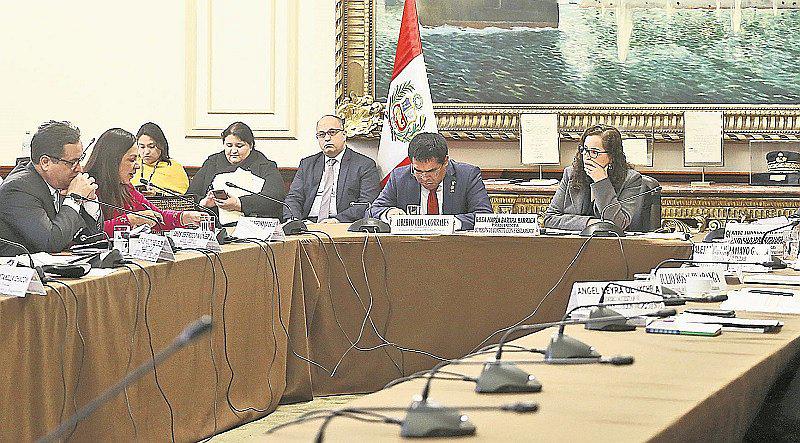 Comisión de Constitución: Paridad será de 40% con alternancia y se mantiene inmunidad