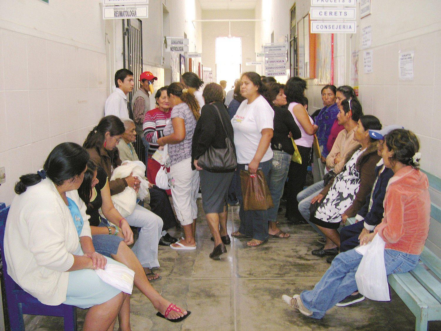 La falta de personal y equipos aqueja a los hospitales