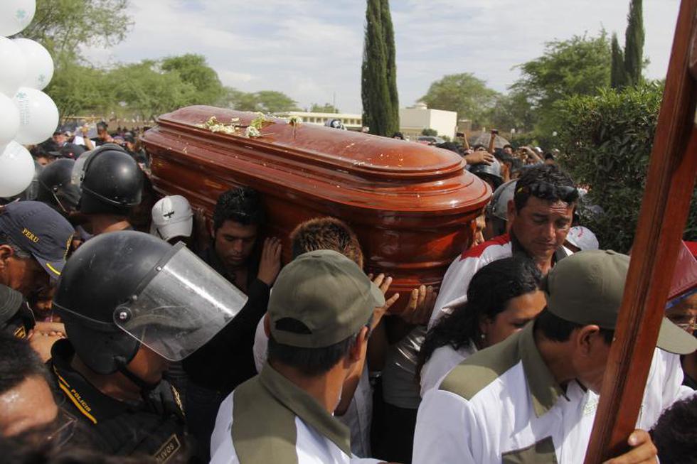 Más cinco mil personas dieron último adiós a Edita Guerrero (Fotos)