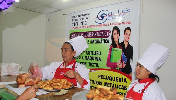 Huánuco: diversidad de elaboraciones exhiben y venden en Feria del Pan