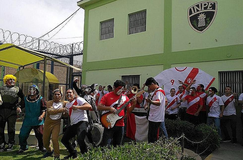 Reos del penal de Socabaya le cantan a la Selección peruana (VIDEO)