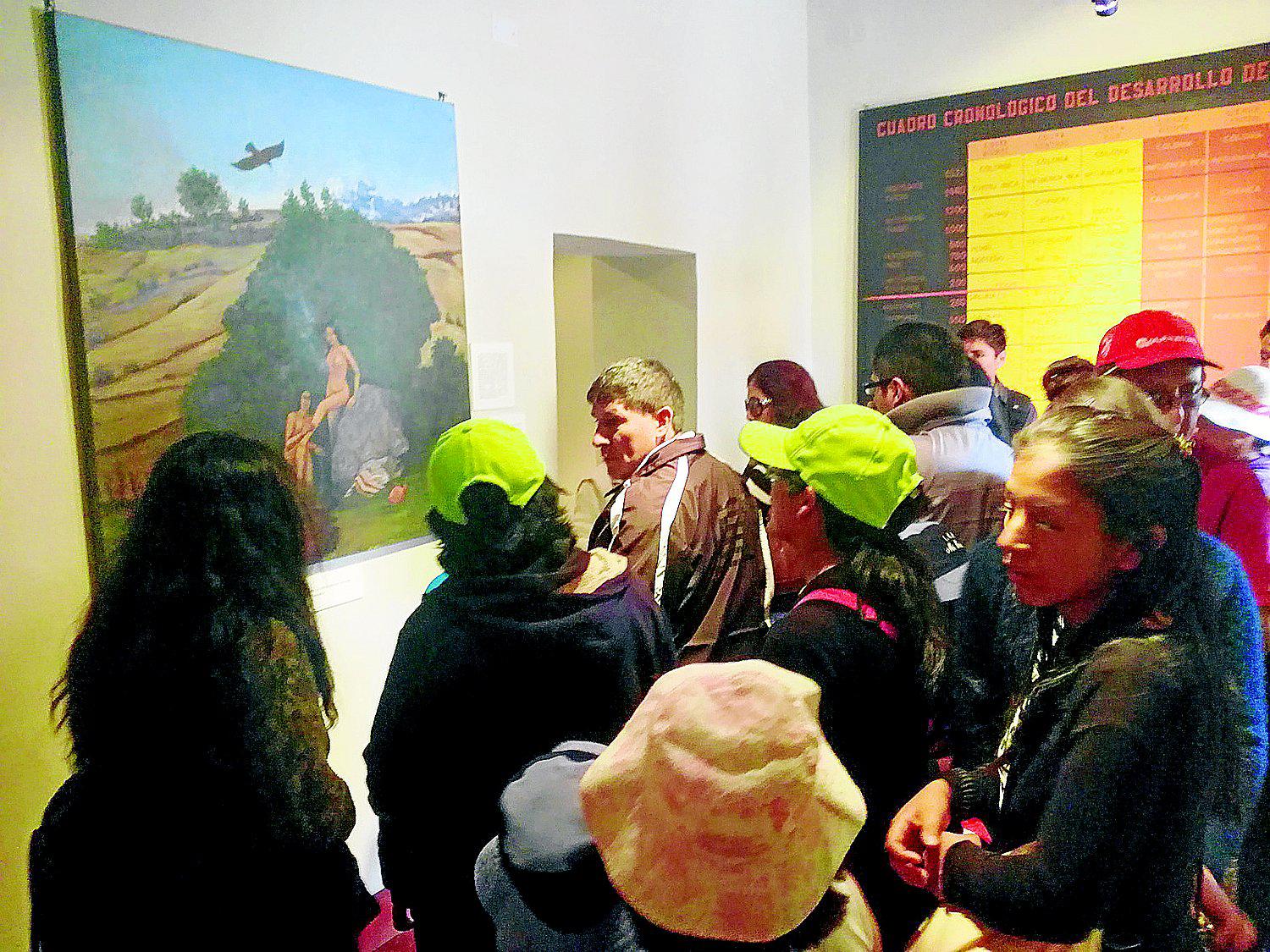 Escolares realizan visita guiada en quechua en museo y la waka de Wariwillka 