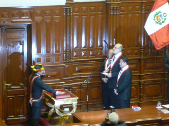 Juramentó Eduardo Nayap, primer congresista awajún