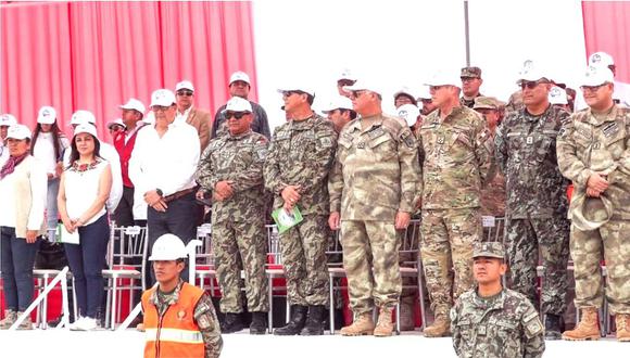 El ministro de Defensa supervisa el simulacro de sismo y tsunami en Parachique
