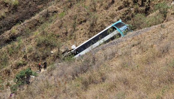 22 muertos deja el ómnibus Civa que cayó a abismo de 200 metros