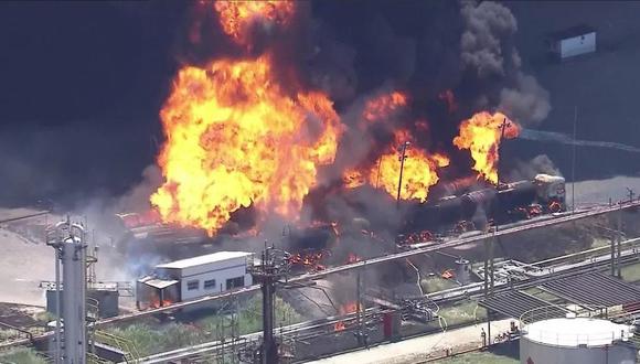 Incendio de grandes proporciones se produce en refinería de Brasil (FOTOS Y VIDEOS)