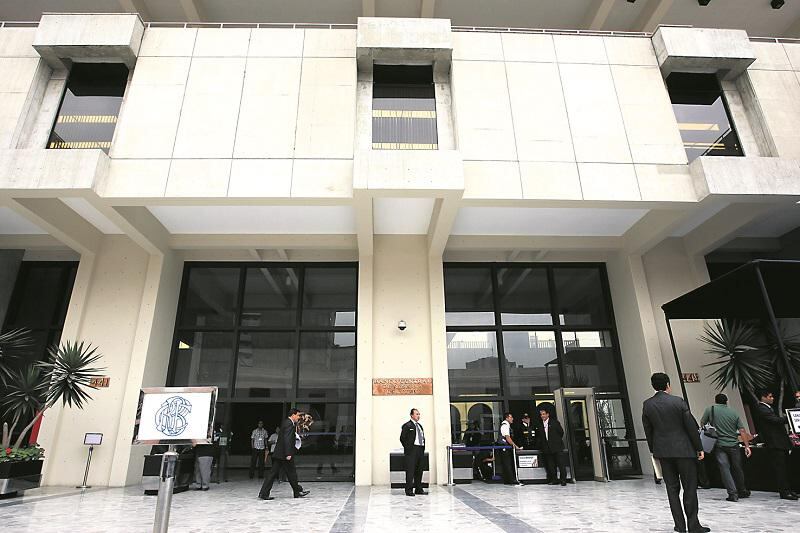 Banco Central de Reserva debe de bajar su intervención para frenar al dólar