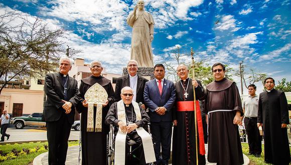Inauguran en Lima escultura a arzobispo arequipeño Juan Landazuri Rocketts