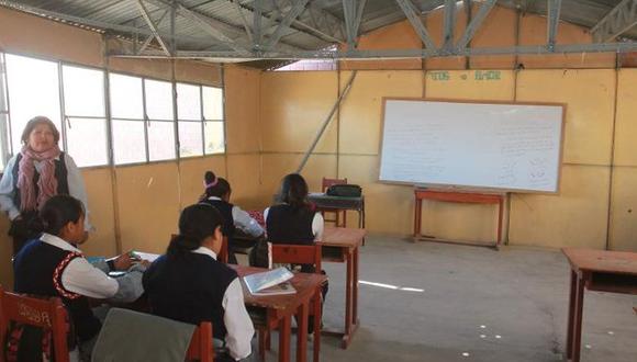 Niños de Pampa Inalámbrica estudian en condiciones precarias