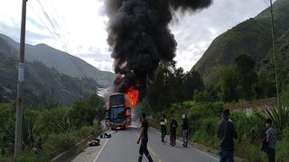 Un bus interprovincial se incendia en la carretera Central en San Rafael-Huánuco