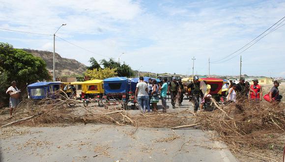 Vecinos de Canoas de Punta Sal bloquean carretera y exigen agua
