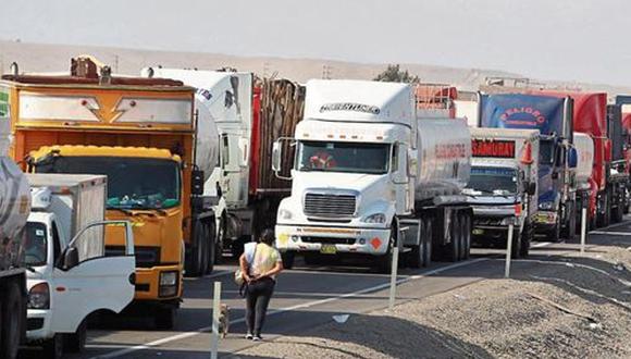 Choferes  de carga pesada acatan medida por incumplimiento de acuerdos pactados por el Gobierno en anteriores reclamos. (Foto: GEC)