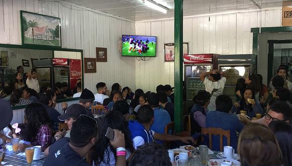 Hinchas galos se reunieron en locales peruanos para el Francia vs Argentina (FOTOS)