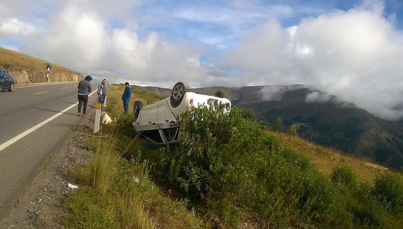 Despiste y vuelco de vehículo deja tres heridos en Cusco