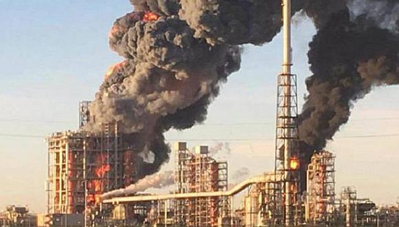 Italia: Explosión de gran magnitud se registra en refinería petrolera