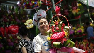 San Valentín: personas acuden a mercado de Flores en el Rímac para adquirir arreglos 