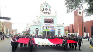 Rindieron honores a la bandera en Pisco