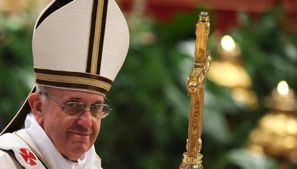 Papa Francisco pide buscar vías pacíficas para superar crisis en Venezuela