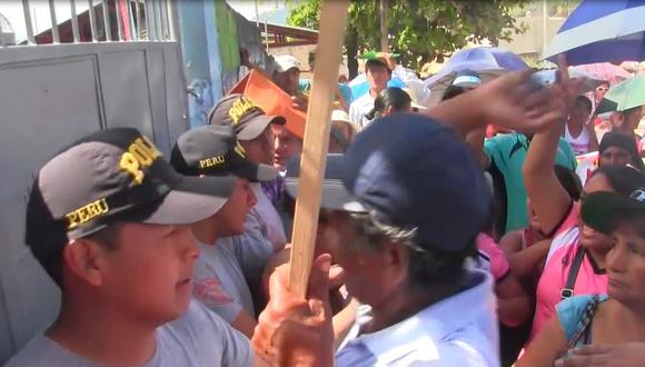 Pichanaki: Padres de atrincheran en la puerta de Ugel exigiendo apoyo a docentes (VIDEO)