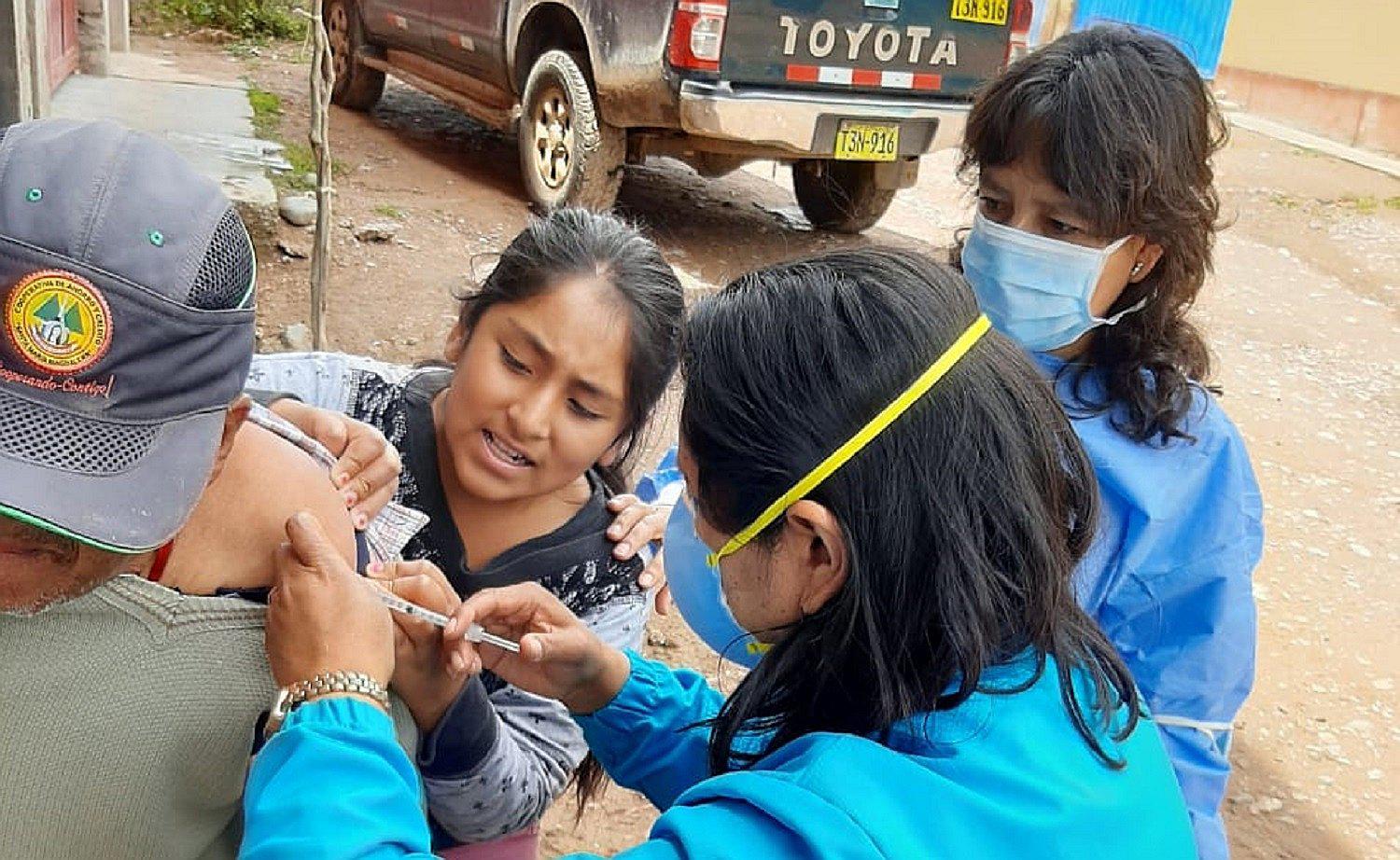 Más de 20 mil vacunas contra el Neomococo se distribuyen en la región para proteger a los adultos mayores 
