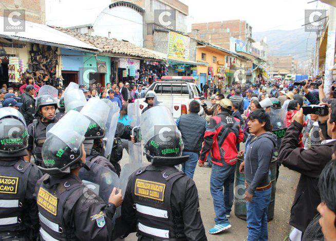 ​¿Está permitido que fiscalizadores arrebaten bienes a vendedores ambulantes?