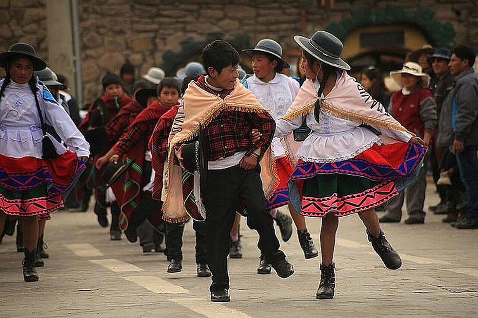 ​Con danzas autóctonas celebran el 193 aniversario de Caylloma (FOTOS)